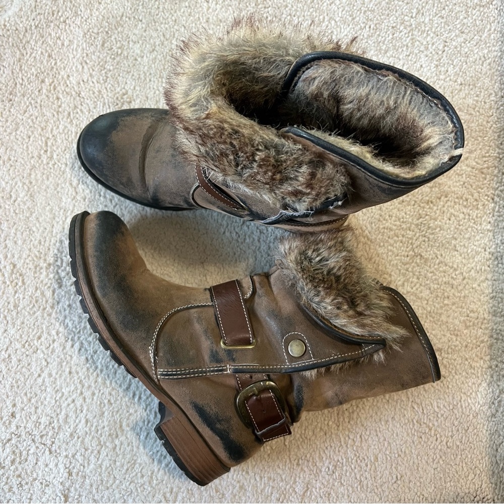 Crown Vintage Brown Faux Fur-Lined Women’s Boots